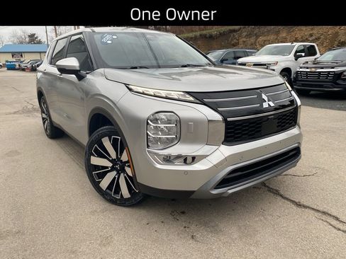 Used 2025 Mitsubishi Outlander SE image 1