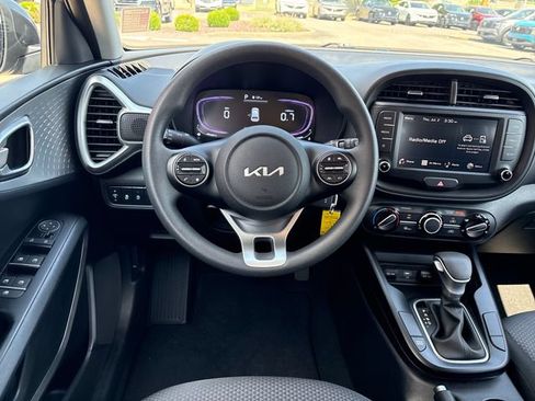 Used 2025 Kia Soul LX FWD image 13
