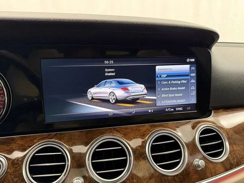 Used 2017 Mercedes-Benz E 300 4MATIC image 20