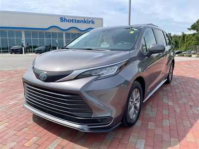 Used 2021 Toyota Sienna LE w/ LE Plus Package
