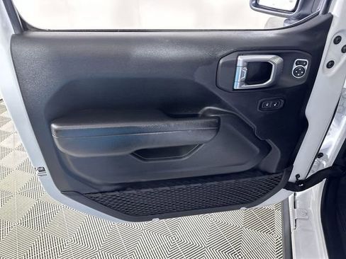 Used 2022 Jeep Wrangler Rubicon w/ LED Lighting Group AWD/4WD image 23