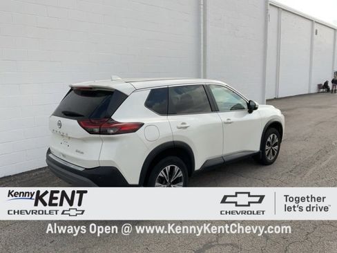Used 2023 Nissan Rogue SV image 4