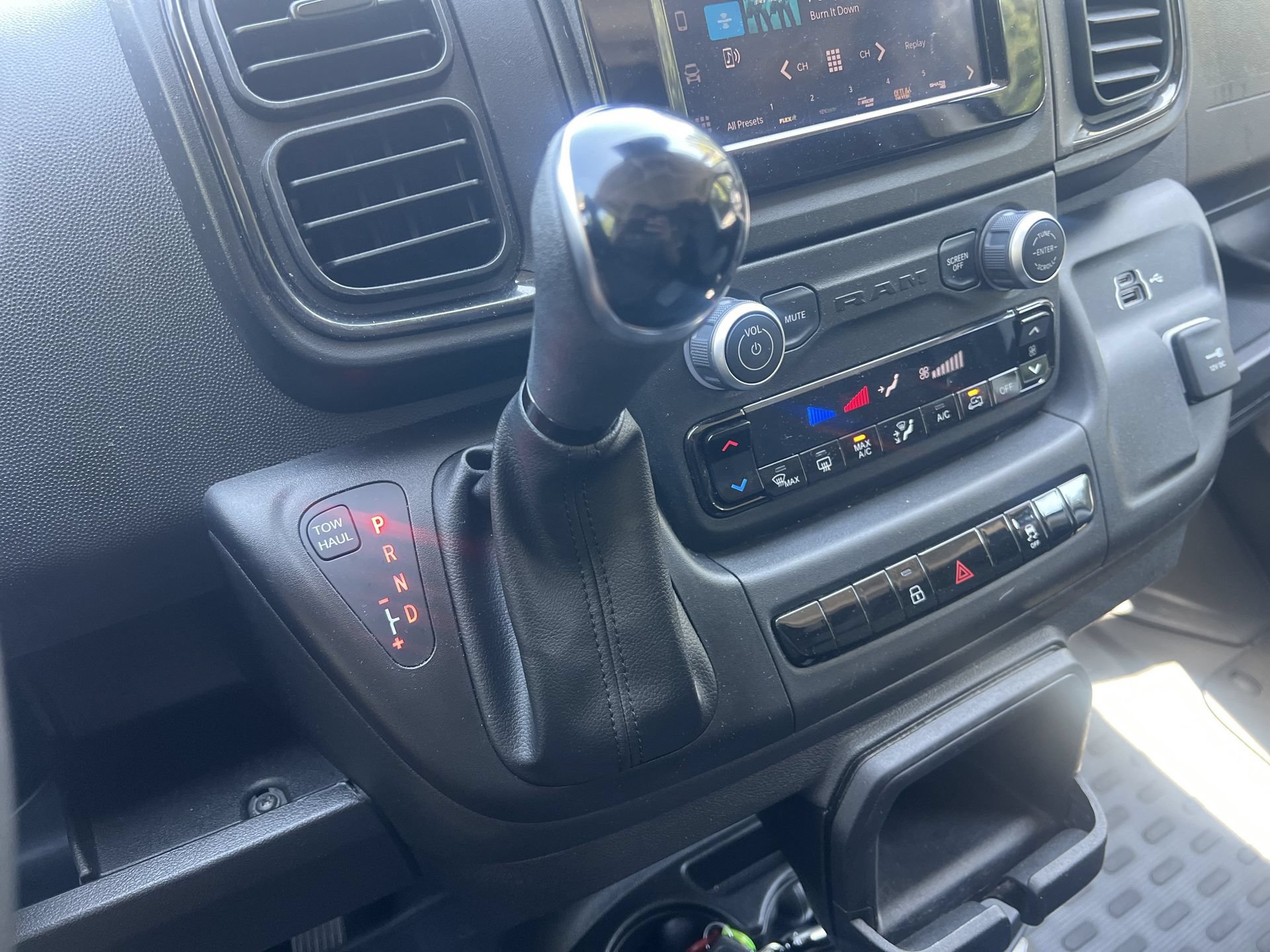 Used 2025 RAM ProMaster 2500 w/ U-Haul Equipment Group FWD image 6