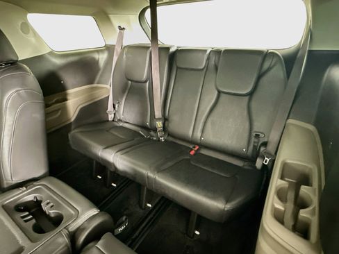 Used 2025 Kia Carnival FWD image 29