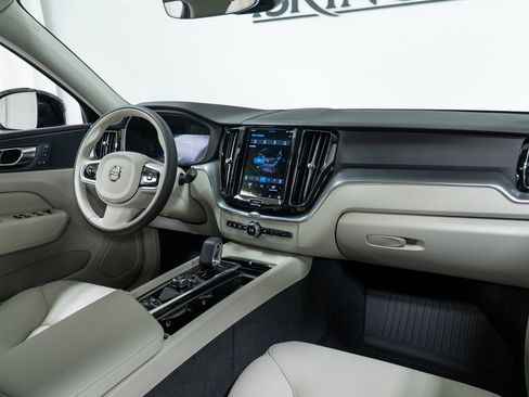 New 2025 Volvo XC60 B5 Core w/ Protection Package Premier image 14