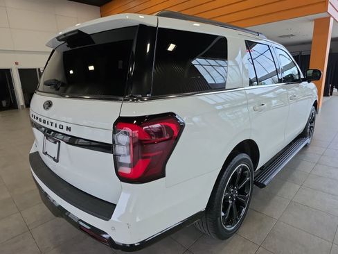 Used 2023 Ford Expedition Limited AWD/4WD image 7
