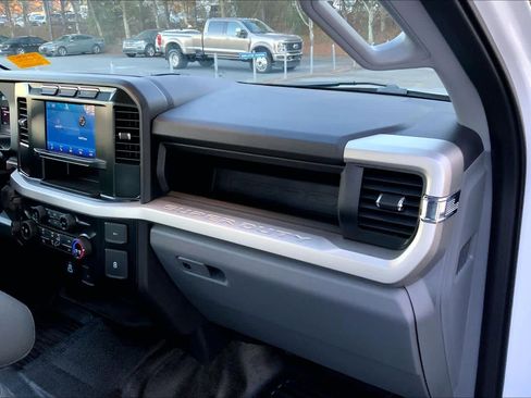 Used 2023 Ford F250 XL image 17