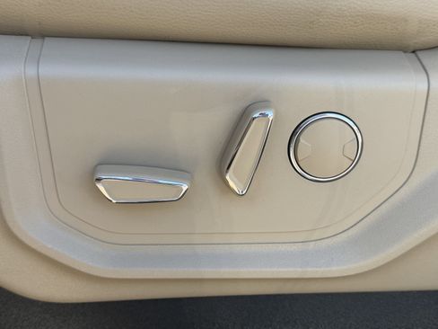 Used 2017 Ford F250 Lariat w/ Lariat Value Package image 12