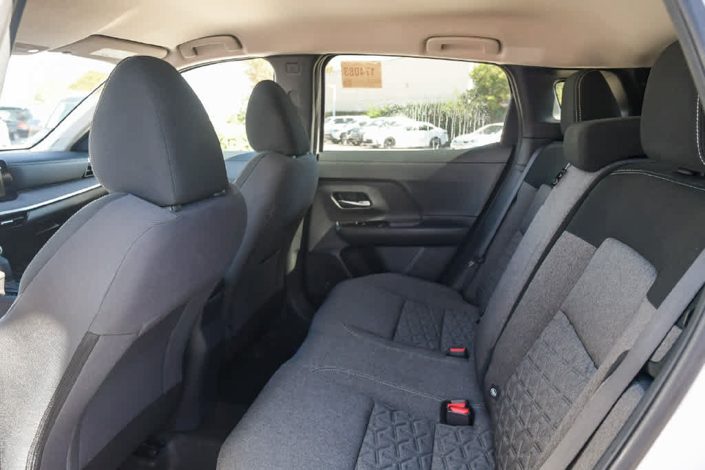 Used 2025 Nissan Kicks SV FWD image 16
