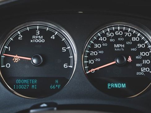 Used 2011 Chevrolet Suburban LTZ image 10