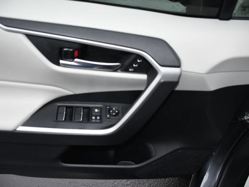 Used 2020 Toyota RAV4 XLE Premium image 15