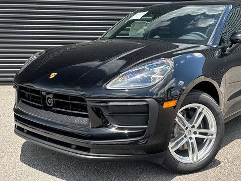 Certified 2025 Porsche Macan image 6