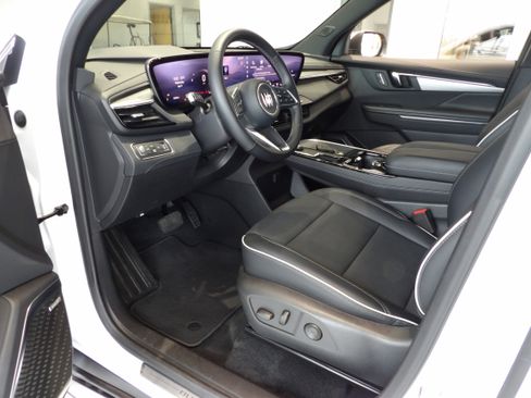 Used 2025 Buick Enclave Preferred AWD/4WD image 11