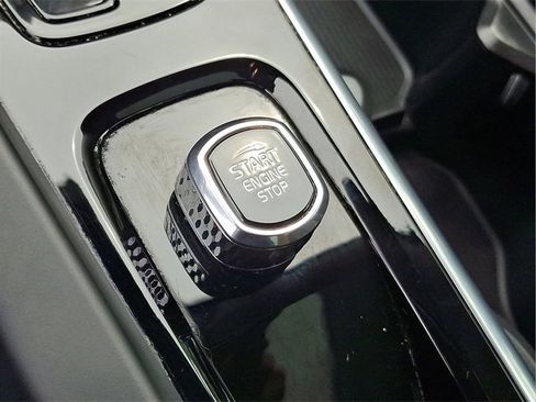 Certified 2025 Volvo XC60 B5 Plus image 23