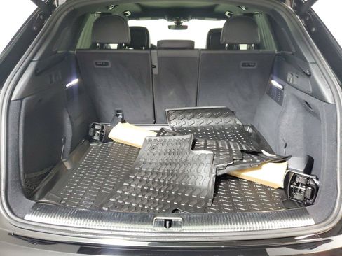 Used 2023 Audi SQ5 Prestige AWD/4WD image 8