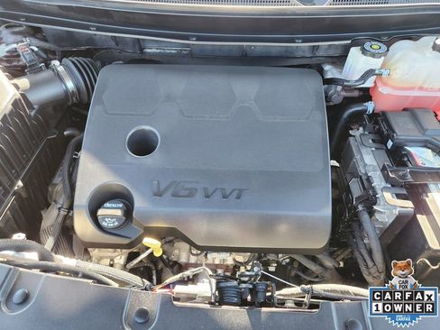 Used 2023 Chevrolet Traverse LT w/ Rear Camera Mirror Package image 36