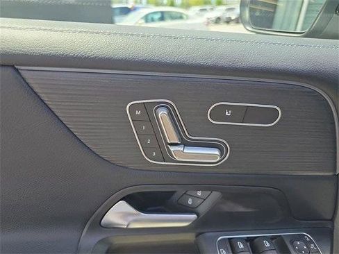Used 2026 Mercedes-Benz GLB 250 4MATIC image 22