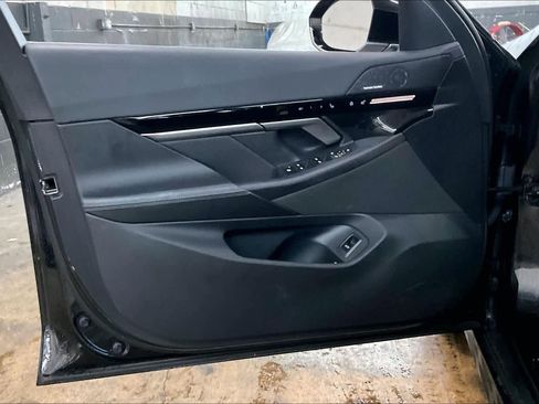 Used 2024 BMW 530i w/ Premium Package image 25