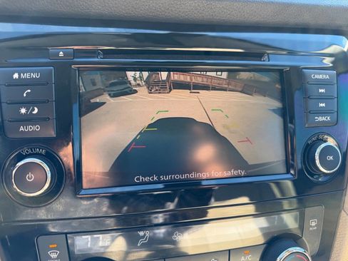 Used 2019 Nissan Rogue SV image 10