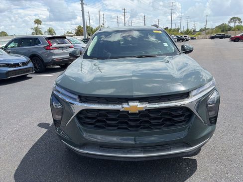 Used 2025 Chevrolet Trax LT w/ Driver Confidence Package image 2