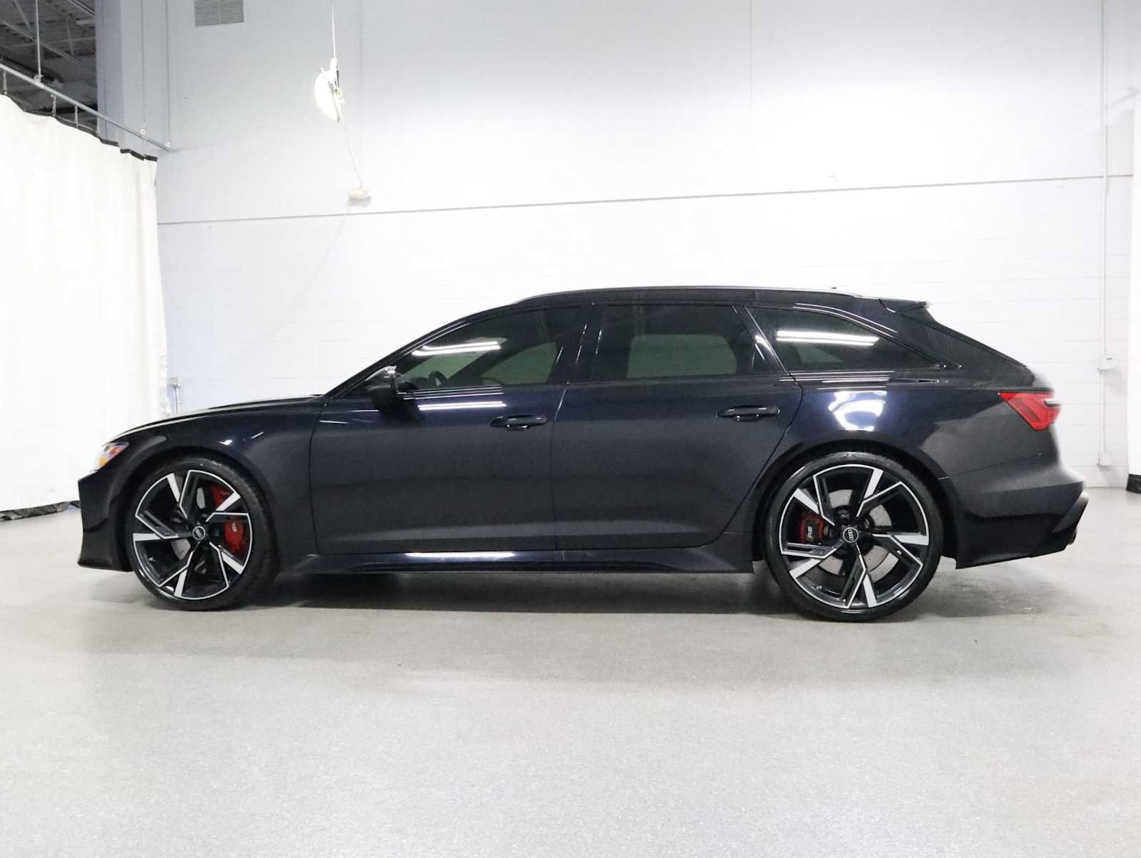 Used 2022 Audi RS 6 AWD/4WD image 2