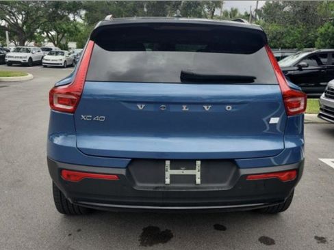 Used 2023 Volvo XC40 Recharge Plus image 7