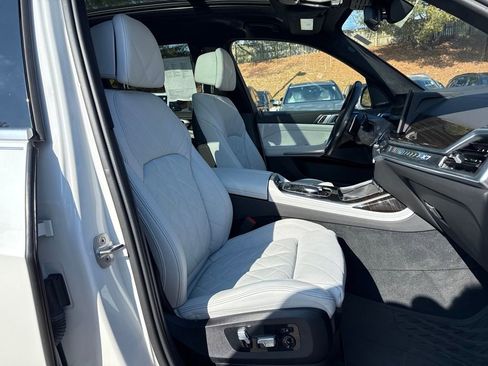 Used 2023 BMW X7 xDrive40i w/ Premium Package image 33