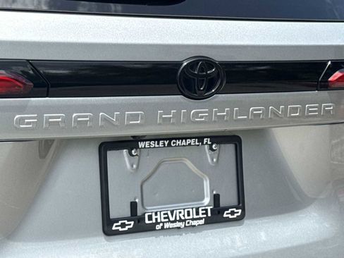Used 2024 Toyota Grand Highlander AWD Hybrid image 11