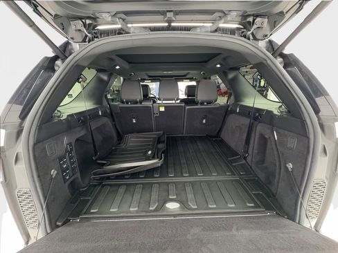 Used 2023 Land Rover Discovery HSE R-Dynamic image 16