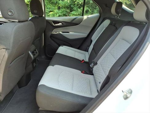 Used 2020 Chevrolet Equinox LS w/ LPO, Chrome Package AWD/4WD image 9
