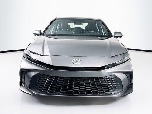 Used 2025 Toyota Camry SE w/ Convenience Package FWD image 2