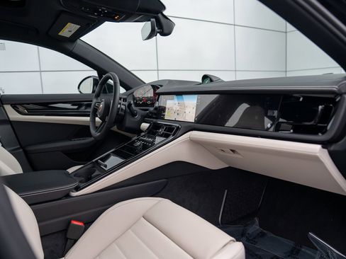 New 2026 Porsche Panamera image 24