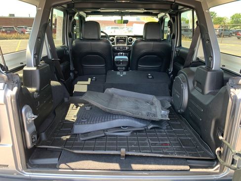 Used 2021 Jeep Wrangler Unlimited Sahara w/ Uconnect 4C Nav & Sound Group AWD/4WD image 18