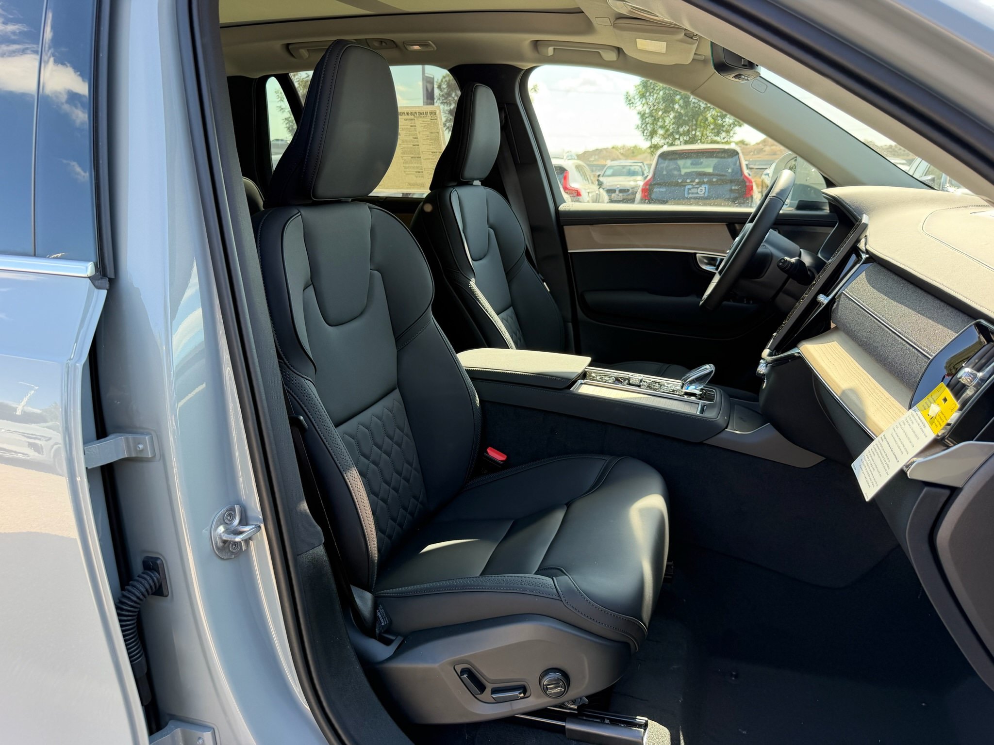 New 2027 Volvo XC90 T8 Plus AWD/4WD image 8