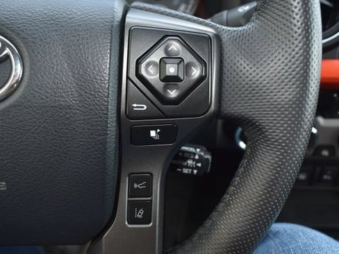 Used 2018 Toyota Tacoma TRD Off-Road w/ Technology Package AWD/4WD image 23