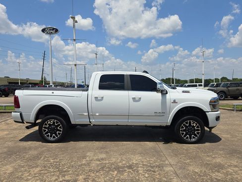 Used 2025 RAM 2500 Limited AWD/4WD image 2