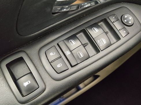 Used 2016 Dodge Grand Caravan SXT FWD image 27