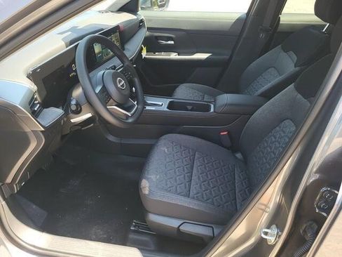 New 2025 Nissan Kicks SV w/ SV Premium Package image 8