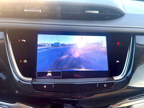 Used 2023 Cadillac XT6 Premium Luxury image 8