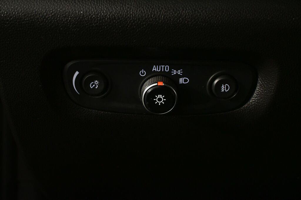 Used 2021 Chevrolet Traverse LT FWD image 9