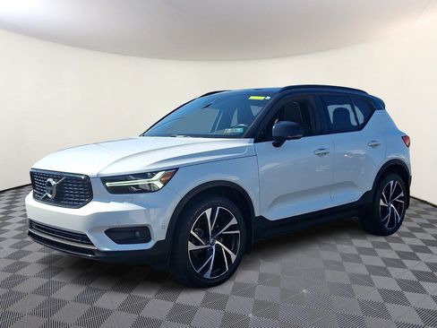 Used 2019 Volvo XC40 T5 R-Design AWD/4WD image 3