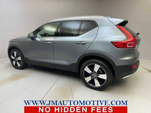 Used 2019 Volvo XC40 T5 Momentum image 3