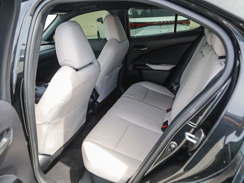 Used 2024 Lexus UX 250h FWD image 18