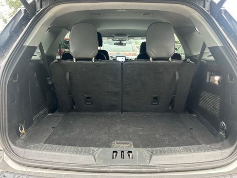 Used 2023 Ford Explorer XLT w/ Equipment Group 202A AWD/4WD image 9