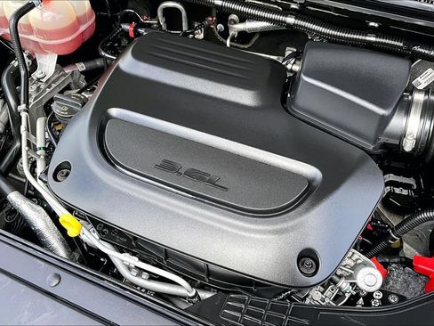 Used 2023 Chrysler Pacifica Touring-L FWD image 35