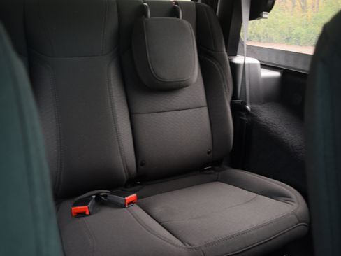 Used 2023 Jeep Wrangler Sport S image 17