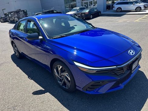 Certified 2025 Hyundai Elantra Sport FWD image 9