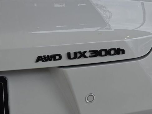 New 2026 Lexus UX 300h AWD image 9