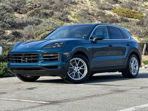 Certified 2024 Porsche Cayenne S image 1