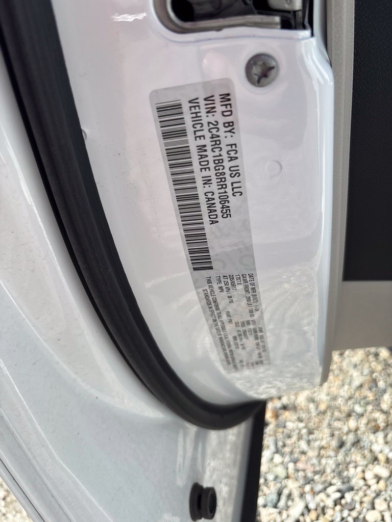 Used 2024 Chrysler Pacifica Touring-L FWD image 7
